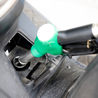 El precio del petróleo tiene un efecto directo en las hipotecas o los precios de la energía. Eduardo Parra/Europa Press.