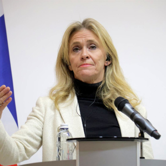 La ministra de Exteriores islandesa, Thorgerdur Katrin, durante una rueda de prensa en Kiev. Europa Press/Contacto/Eugen Kotenko