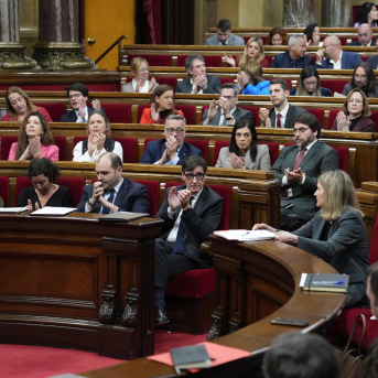 El Parlament mantiene la ley de personas mayores y tumba la enmienda de Vox