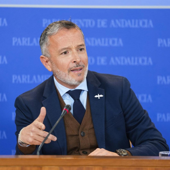 La izquierda fracasa al intentar forzar en el Pleno una comparecencia de la Junta por la guerra en Irán