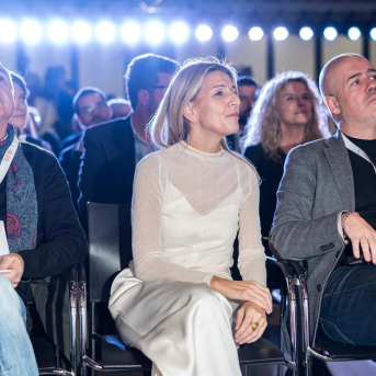 (I-D) El secretario general de UGT, Pepe Álvarez; la vicepresidenta segunda y ministra de Trabajo y Economía Social, Yolanda Díaz y el secretario general de CCOO y UGT, Unai Sordo. Diego Radamés - Europa Press