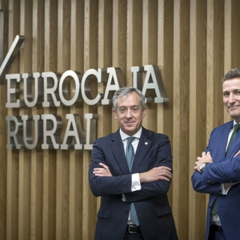 El presidente de Eurocaja Rural, Javier López Martín, y el director general de la entidad financiera, Víctor Manuel Martín López. EUROCAJA RURAL El presidente de Eurocaja Rural, Javier López Martín, y el director general de la entidad financiera, Víctor Manuel Martín López. EUROCAJA RURAL