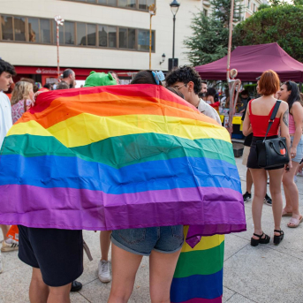 El Parlament censura la LGTBIfobia en el deporte y exige un protocolo para combatirla