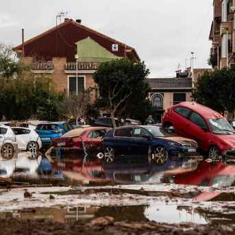 Coches amontonados por la dana a 3 de noviembre de 2024, en Paiporta, Valencia Matias Chiofalo - Europa Press
