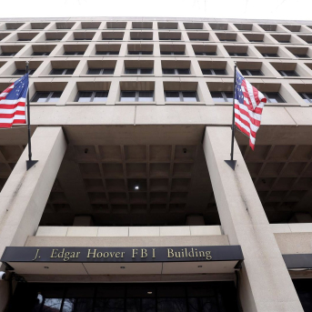 Banderas de Estados Unidos en la sede del FBI Europa Press/Contacto/Gent Shkullaku Banderas de Estados Unidos en la sede del FBI Europa Press/Contacto/Gent Shkullaku