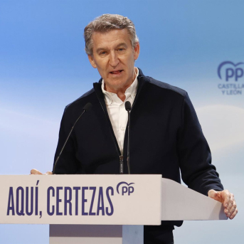 El presidente del Partido Popular, Alberto Núñez Feijóo, interviene durante un mitin, en el Teatro Centro Cultural San Agustín, a 10 de marzo de 2026, en El Burgo de Osma, Soria, Castilla y León (España). Concha Ortega Oroz - Europa Press