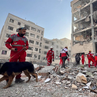 Efectivos de la Media Luna Roja iraní intervienen en una zona castigada por los ataques de Estados Unidos e Israel contra el país centroasiático. Imagen de archivo Europa Press/Contacto/Ircs