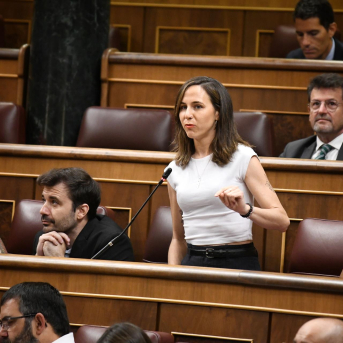 La secretaria general de Podemos, Ione Belarra, interviene durante una sesión de control en el Congreso  Fernando Sánchez - Europa Press
