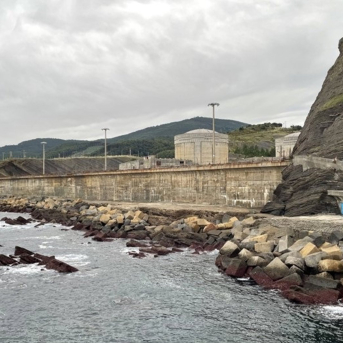 El Gobierno Vasco impulsa la reconversión de la antigua central de Lemoiz para nuevos proyectos de acuicultura