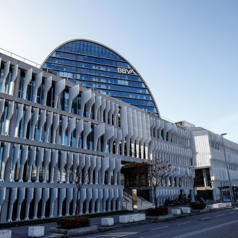La Ciudad BBVA, sede corporativa del Grupo Banco Bilbao Vizcaya Argentaria en España, donde se levanta, La Vela una torre circular de 19 plantas, en Madrid (España), a 17 de noviembre de 2020. Óscar J.Barroso/AFP7 - Europa Press