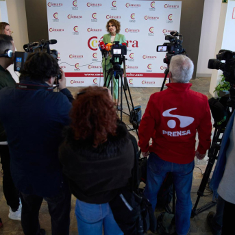 La secretaria general del PSOE-A y vicepresidenta primera del Gobierno, María Jesús Montero, atiende a los medios en Algeciras (Cádiz). PSOE-A La secretaria general del PSOE-A y vicepresidenta primera del Gobierno, María Jesús Montero, atiende a los medios en Algeciras (Cádiz). PSOE-A