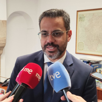 El alcalde de Olivenza, Manuel José González Andrade, en declaraciones a los medios de comunicación. EUROPA PRESS