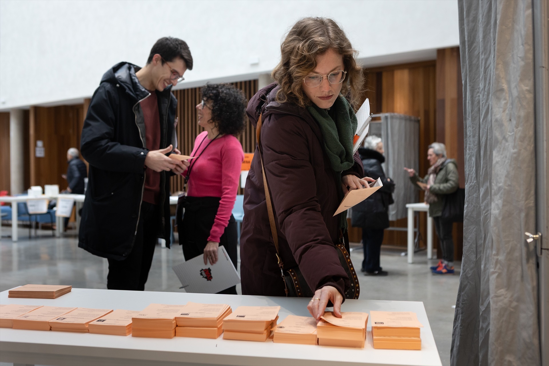 Votación en un colegio electoral de Soria