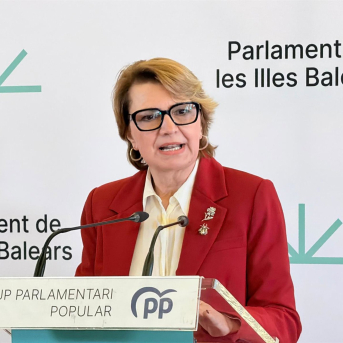 El PP reclama la dimisión de Mónica García por la huelga de médicos