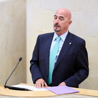 Pascual asegura una implantación paulatina de la enfermería especialista en Atención Primaria en Cantabria