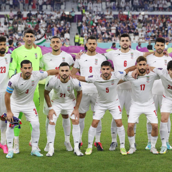 Miembros de la selección de fútbol de Irán antes de un partido contra Estados Unidos en la Copa Mundial de 2022 en Qatar (archivo) Sebastian El-Saqqa / firo sportp / AFP7 / Europa P