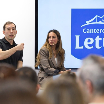 La nutricionista Blanca García- Orea y el divulgador en salud Marcos Vázquez en el evento 'Entender lo que comemos' celebrado en Letur (Albacete) de la mano de Cantero de Letur JUANMA JIMÉNEZ/EUROPA PRESS La nutricionista Blanca García- Orea y el divulgador en salud Marcos Vázquez en el evento 'Entender lo que comemos' celebrado en Letur (Albacete) de la mano de Cantero de Letur JUANMA JIMÉNEZ/EUROPA PRESS