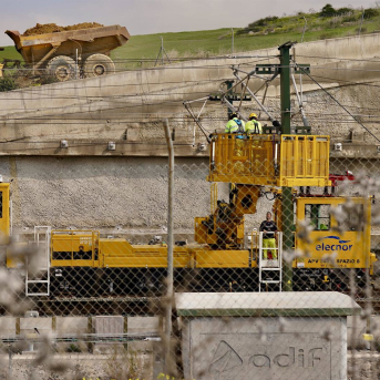 Imágenes de los trabajos que se están llevando a cabo en la vía de Alta Velocidad que une Málaga con Madrid Álex Zea - Europa Press