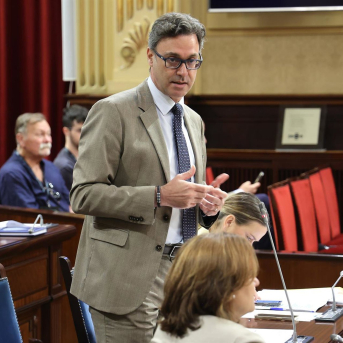 Costa defiende que se ha logrado contener el turismo y acusa a MÉS de tener un discurso catastrofista