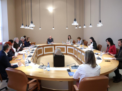 Sanidad gallega en huelga y guerra en Oriente Medio marcarán las preguntas a Rueda en el próximo pleno