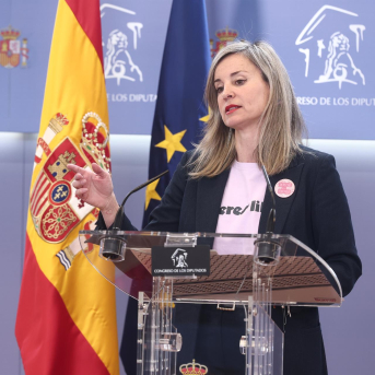 La portavoz de Sumar en el Congreso, Verónica Martínez, durante una rueda de prensa en el Congreso de los Diputados, a 17 de marzo de 2026, en Madrid (España). Eduardo Parra - Europa Press