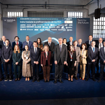 Foto de familia del tercer 'Encuentro del Ecosistema de la Industria Nacional de Defensa' que organiza Indra, en esta ocasión en la Fábrica de Armas de La Vega, en Oviedo (Asturias). JUAN VEGA/EUROPA PRESS