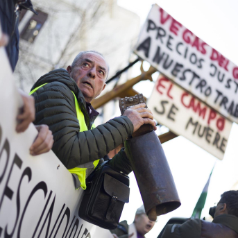 Agricultores y ganaderos protestan ante la Subdelegación este miércoles por quedar sin ayudas tras el temporal Agricultores y ganaderos protestan ante la Subdelegación este miércoles por quedar sin ayudas tras el temporal