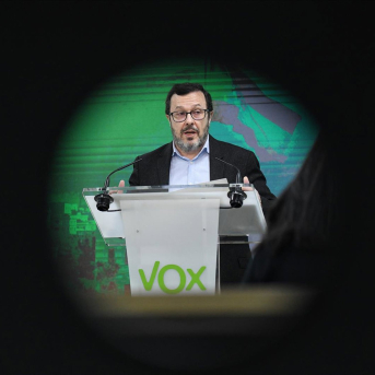 El nuevo portavoz de VOX, José Antonio Fúster, durante una rueda de prensa posterior a la reunión del Comité de Acción Política de Vox, a 18 de marzo de 2024, en Madrid (España).  Fernando Sánchez - Europa Press