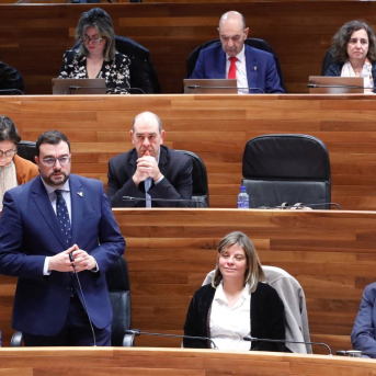 Barbón a Queipo: Usted no sabe lo que es gestionar, usted habla de privatizar