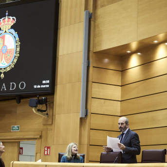 El Senado encarga a la Policía un informe sobre el incidente entre Santaolalla y Quiles antes de decidir posibles sanciones