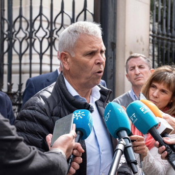 Agricultores granadinos excluidos de las ayudas por el temporal esperan que el Gobierno corrija el decreto este viernes Agricultores granadinos excluidos de las ayudas por el temporal esperan que el Gobierno corrija el decreto este viernes