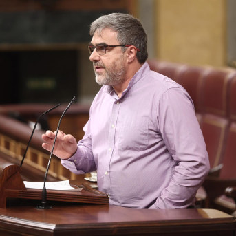 El diputado de EH Bildu Mikel Otero interviene durante una sesión de control al Gobierno, en el Congreso de los Diputados, a 25 de febrero de 202, en Madrid (España). Eduardo Parra - Europa Press