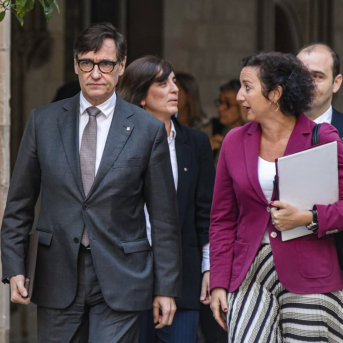 El presidente de la Generalitat, Salvador Illa, y la consellera de Economía y Finanzas, Alícia Romero ALBERTO PAREDES - EUROPA PRESS