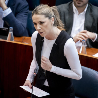 Espinar arremete contra la burrada supremacista de Ayuso por tratar a los latinoamericanos como salvajes