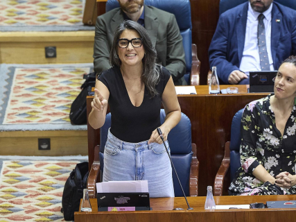 Más Madrid acusa a Ayuso de obedecer a los dueños del dinero y ensalza al Gobierno frente a los vendepatrias