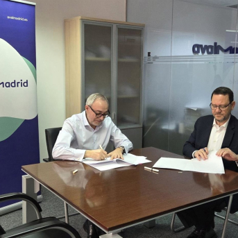 Imagen de la firma del acuerdo entre Avalmadrid y Zyntra Capital. AVALMADRID Imagen de la firma del acuerdo entre Avalmadrid y Zyntra Capital. AVALMADRID