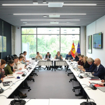 Foto de archivo del Ministerio de Función Pública y representantates de las organizaciones sindicales CCOO, UGT y CSIF.  MINISTERIO DE FUNCIÓN PÚBLICA