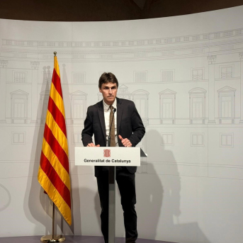 Junts impulsa en el Parlament la rebaja del IRPF y acusa al Govern de falta de concreción