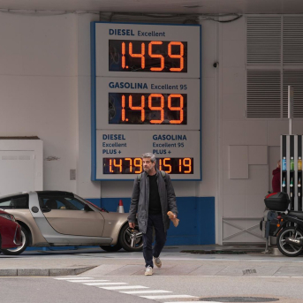 Cartel de precios en una gasolinera, a 4 de marzo de 2026, en Barcelona, Cataluña (España). David Zorrakino - Europa Press Cartel de precios en una gasolinera, a 4 de marzo de 2026, en Barcelona, Cataluña (España). David Zorrakino - Europa Press