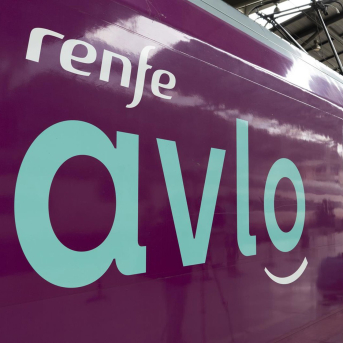 Tren AVLO perteneciente a la compañia de transportes ferroviarios Renfe. RENFE