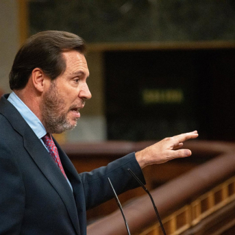 El ministro de Transportes y Movilidad Sostenible, Óscar Puente, interviene en una sesión de control al Gobierno , en el Congreso de los Diputados Gabriel Luengas - Europa Press