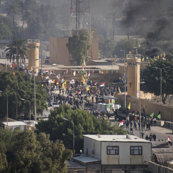 Protestas de miembros de la milicia iraquí proiraní Kataib Hezbolá frente a la Embajada de EEUU en Bagdad Europa Press/Contacto/Lt. Col. Adrian Weale/Planet Protestas de miembros de la milicia iraquí proiraní Kataib Hezbolá frente a la Embajada de EEUU en Bagdad Europa Press/Contacto/Lt. Col. Adrian Weale/Planet