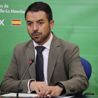 Vox acusa al PP de imitar su postura sobre el Estatuto de C-LM y reitera: La gente no quiere más diputados