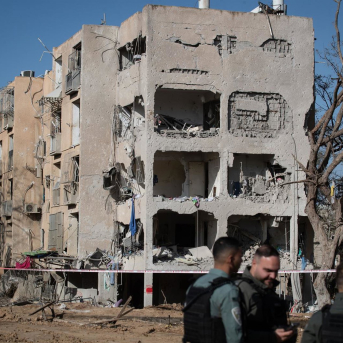 Escombros de un edificio dañado tras un ataque con misiles en Arad, Israel. Europa Press/Contacto/Chen Junqing Escombros de un edificio dañado tras un ataque con misiles en Arad, Israel. Europa Press/Contacto/Chen Junqing