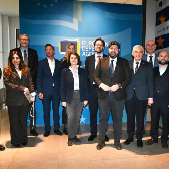 El jefe del Ejecutivo de la Región de Murcia, Fernando López Miras, visita en Bruselas la Agencia Europea de Defensa, en calidad de presidente del Grupo de Trabajo sobre Defensa del Comité Europeo de las Regiones CARM