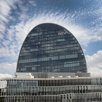 Edificio La Vela de BBVA. Ciudad BBVA, sede del banco en Madrid. BBVA