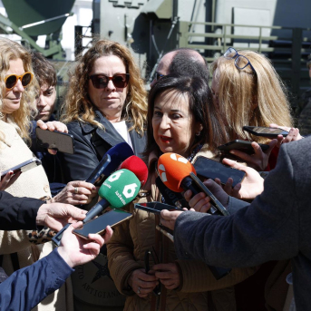 La ministra de Defensa, Margarita Robles, visita el Mando de Artillería Antiaérea. RUBÉN SOMONTE / MINISTERIO DE DEFENSA