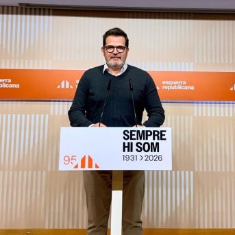 El vicesecretario de Comunicación y portavoz de ERC, Isaac Albert, en rueda de prensa. EUROPA PRESS