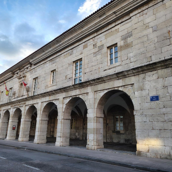 El Parlamento de Cantabria exige más enfermeras especialistas en los centros de salud El Parlamento de Cantabria exige más enfermeras especialistas en los centros de salud