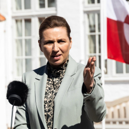 La primera ministra de Dinamarca, Mette Frederiksen, durante una visita a Groenlandia Europa Press/Contacto/Kristian Tuxen Ladegaard Ber